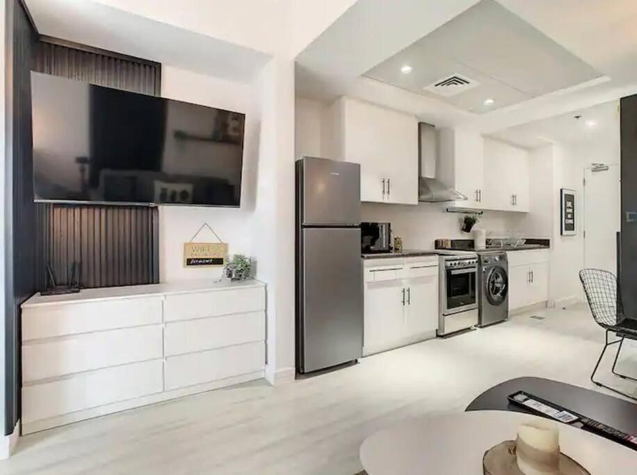 Luxury Modern Studio In Jlt With Amazing View & Rooftop Pool - Sleeps 3 Dubai Exteriör bild