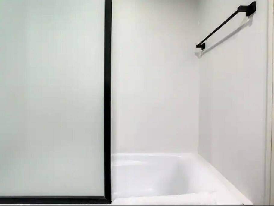 Luxury Modern Studio In Jlt With Amazing View & Rooftop Pool - Sleeps 3 Dubai Exteriör bild