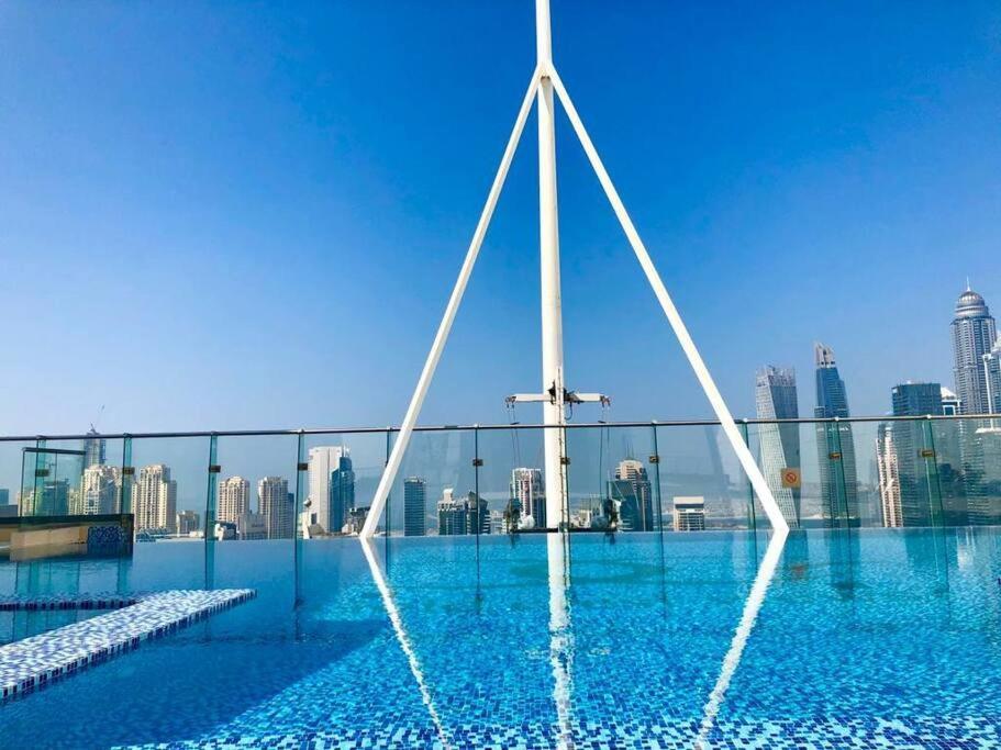 Luxury Modern Studio In Jlt With Amazing View & Rooftop Pool - Sleeps 3 Dubai Exteriör bild