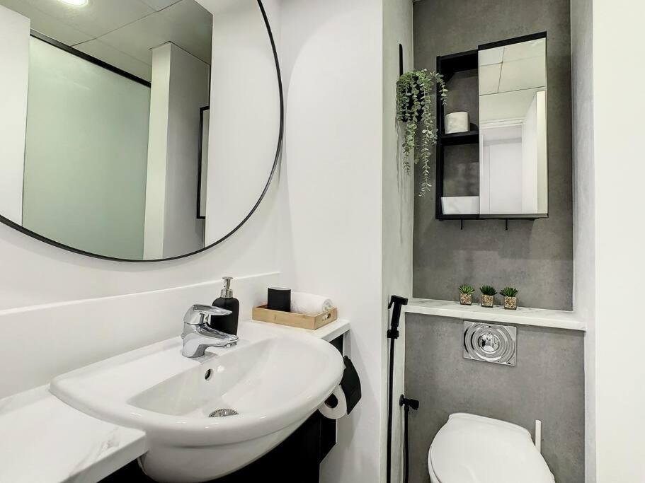 Luxury Modern Studio In Jlt With Amazing View & Rooftop Pool - Sleeps 3 Dubai Exteriör bild
