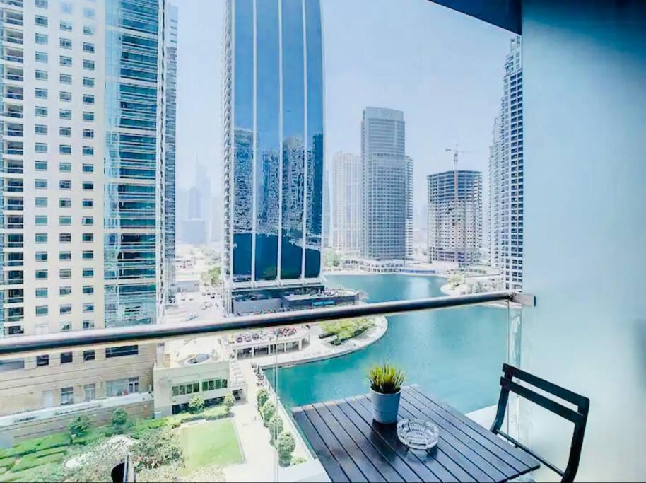 Luxury Modern Studio In Jlt With Amazing View & Rooftop Pool - Sleeps 3 Dubai Exteriör bild